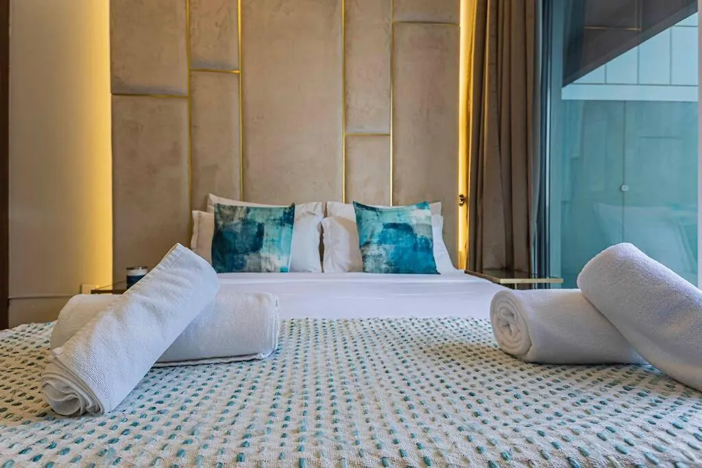 Turquoise - Downtown Dubai 1 Bedroom Apartment Business Bay - Canal View
