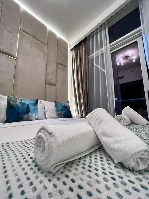 Turquoise - Downtown Dubai 1 Bedroom Apartment Business Bay - Canal View