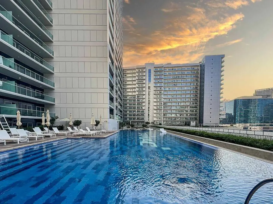 Turquoise - Downtown Dubai 1 Bedroom Apartment Business Bay - Canal View